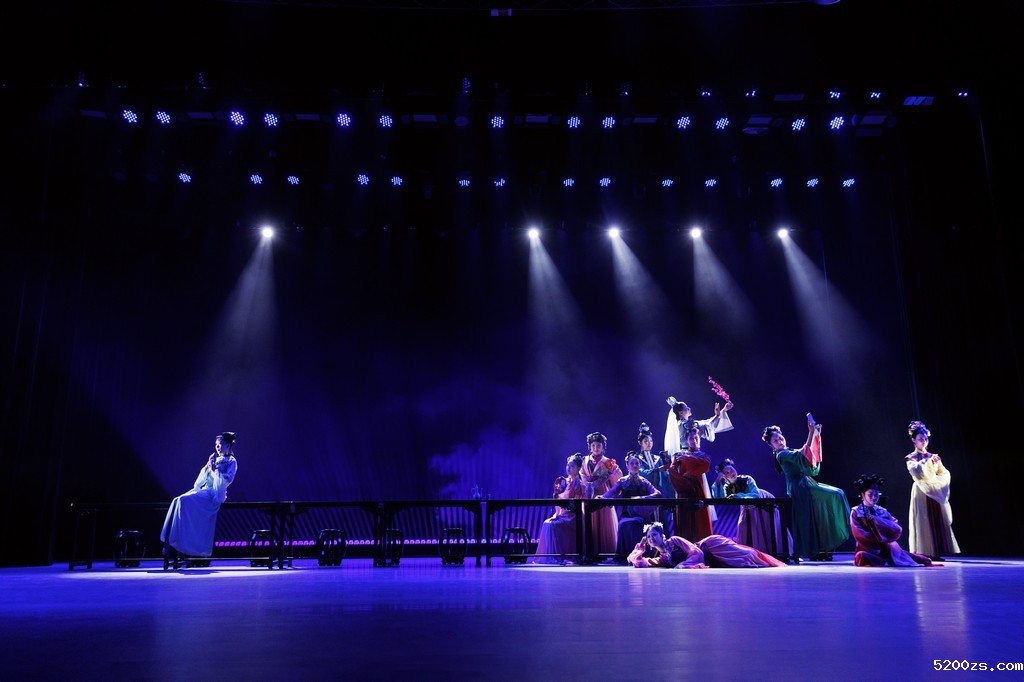 新闻与文化传播学院的《红楼梦・游园》重现大观园的诗意世界